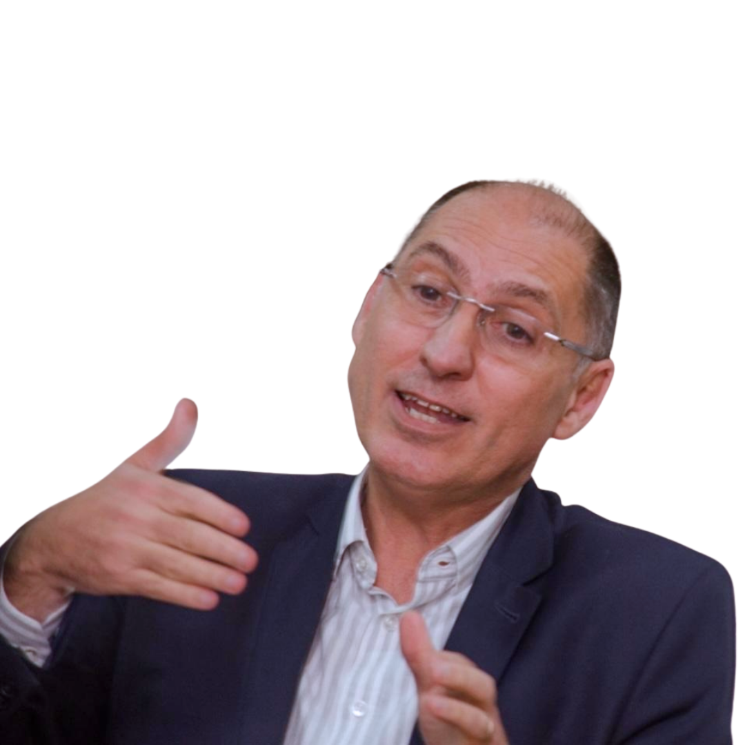 Prof. Nado explicando com as mãos