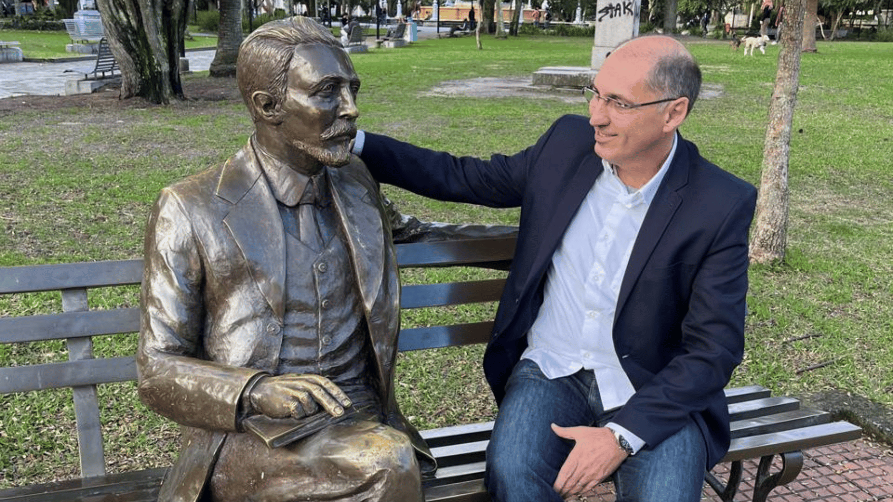 Com João Simões Lopes Neto