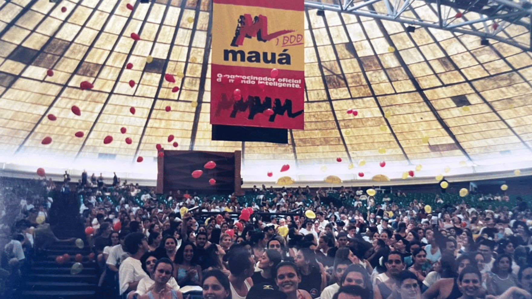 Em 2002: Aula para mais de 3 mil alunos no Auditório Araújo Vianna em Porto Alegre.